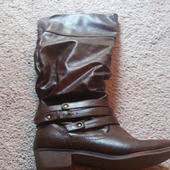 Brown boots 🍁🍂 - Picture 2 of 4